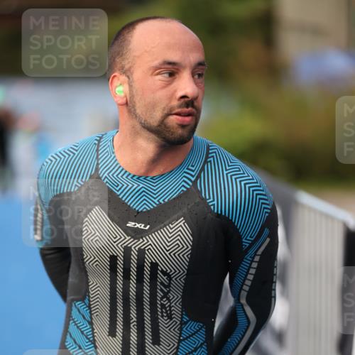 25.08.2024 - Elbe Triathlon Hamburg H.Heesch http://msf.ph/oto/6842367 25.08.2024 08:45:42 Schwimmen 126, 157, 158, 159 meine-sportfotos.de