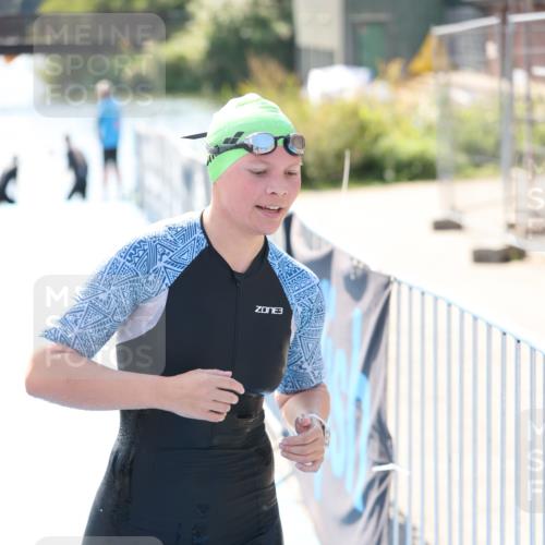 25.08.2024 - Elbe Triathlon Hamburg H.Heesch http://msf.ph/oto/6842371 25.08.2024 14:37:18 Schwimmen  meine-sportfotos.de
