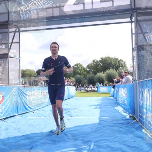 25.08.2024 - Elbe Triathlon Hamburg H.Heesch http://msf.ph/oto/6842377 25.08.2024 10:31:07 Ziel 207 meine-sportfotos.de