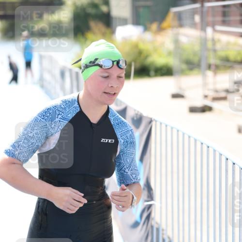 25.08.2024 - Elbe Triathlon Hamburg H.Heesch http://msf.ph/oto/6842378 25.08.2024 14:37:18 Schwimmen  meine-sportfotos.de