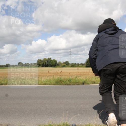 25.08.2024 - Elbe Triathlon Hamburg Fuchs,  Jonas http://msf.ph/oto/6842380 25.08.2024 11:47:37 Radfahren  meine-sportfotos.de