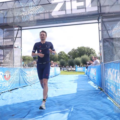 25.08.2024 - Elbe Triathlon Hamburg H.Heesch http://msf.ph/oto/6842391 25.08.2024 10:31:07 Ziel 207 meine-sportfotos.de
