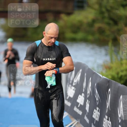 25.08.2024 - Elbe Triathlon Hamburg H.Heesch http://msf.ph/oto/6842399 25.08.2024 08:45:49 Schwimmen 126, 154, 157, 158, 159 meine-sportfotos.de
