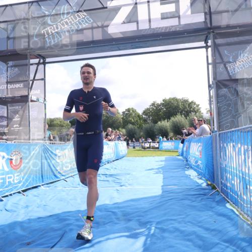 25.08.2024 - Elbe Triathlon Hamburg H.Heesch http://msf.ph/oto/6842403 25.08.2024 10:31:07 Ziel 207 meine-sportfotos.de