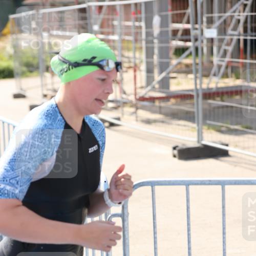 25.08.2024 - Elbe Triathlon Hamburg H.Heesch http://msf.ph/oto/6842437 25.08.2024 14:37:18 Schwimmen  meine-sportfotos.de