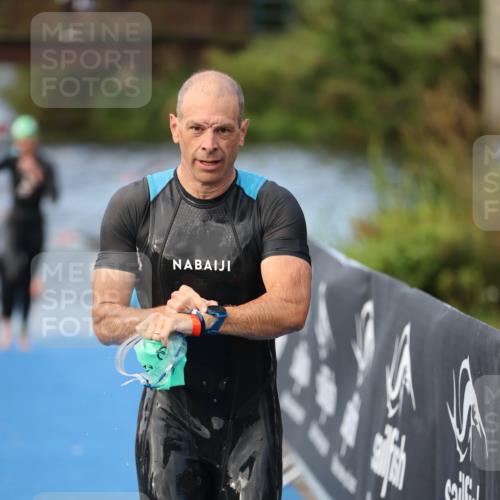 25.08.2024 - Elbe Triathlon Hamburg H.Heesch http://msf.ph/oto/6842444 25.08.2024 08:45:50 Schwimmen 126, 154, 157, 158, 159 meine-sportfotos.de