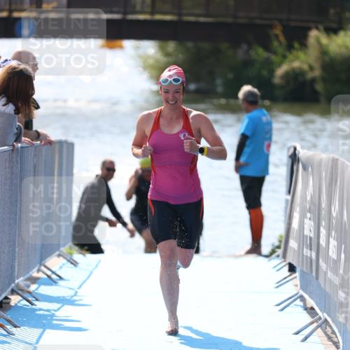 25.08.2024 - Elbe Triathlon Hamburg H.Heesch http://msf.ph/oto/6842464 25.08.2024 14:37:31 Schwimmen  meine-sportfotos.de