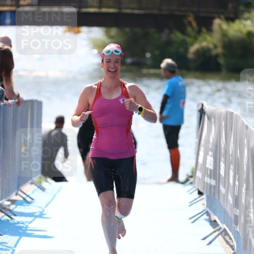 25.08.2024 - Elbe Triathlon Hamburg H.Heesch http://msf.ph/oto/6842492 25.08.2024 14:37:32 Schwimmen  meine-sportfotos.de