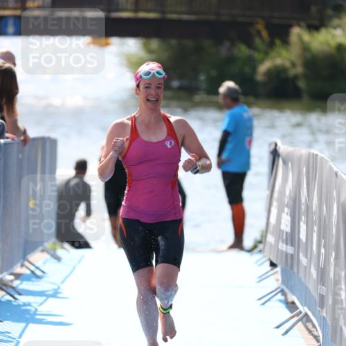 25.08.2024 - Elbe Triathlon Hamburg H.Heesch http://msf.ph/oto/6842498 25.08.2024 14:37:32 Schwimmen  meine-sportfotos.de