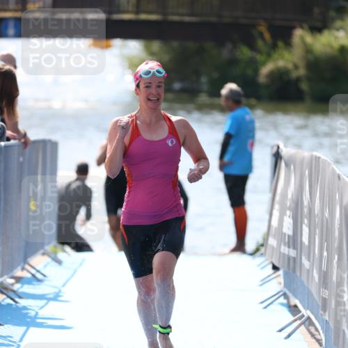 25.08.2024 - Elbe Triathlon Hamburg H.Heesch http://msf.ph/oto/6842503 25.08.2024 14:37:32 Schwimmen  meine-sportfotos.de