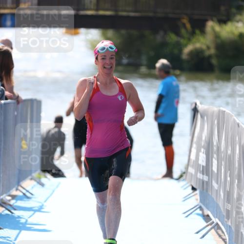 25.08.2024 - Elbe Triathlon Hamburg H.Heesch http://msf.ph/oto/6842514 25.08.2024 14:37:32 Schwimmen  meine-sportfotos.de