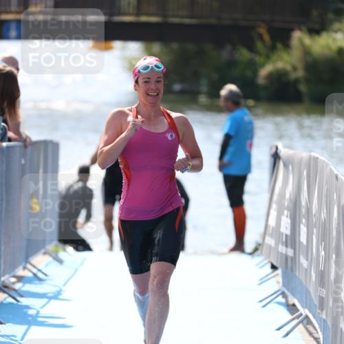 25.08.2024 - Elbe Triathlon Hamburg H.Heesch http://msf.ph/oto/6842524 25.08.2024 14:37:32 Schwimmen  meine-sportfotos.de