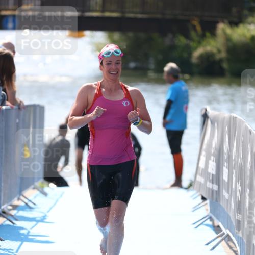 25.08.2024 - Elbe Triathlon Hamburg H.Heesch http://msf.ph/oto/6842531 25.08.2024 14:37:32 Schwimmen  meine-sportfotos.de