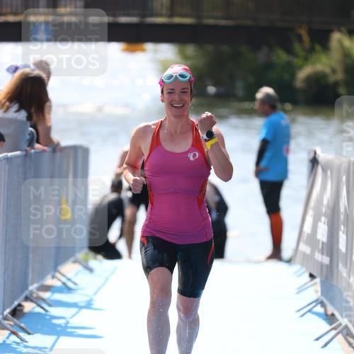 25.08.2024 - Elbe Triathlon Hamburg H.Heesch http://msf.ph/oto/6842551 25.08.2024 14:37:32 Schwimmen  meine-sportfotos.de