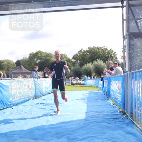 25.08.2024 - Elbe Triathlon Hamburg H.Heesch http://msf.ph/oto/6842553 25.08.2024 10:31:23 Ziel 80, 239 meine-sportfotos.de