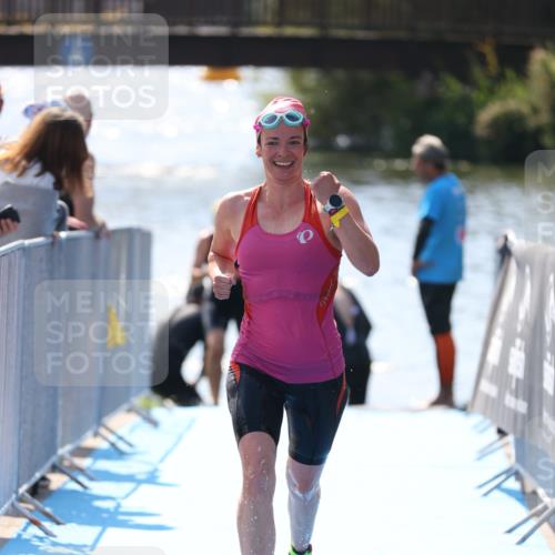 25.08.2024 - Elbe Triathlon Hamburg H.Heesch http://msf.ph/oto/6842556 25.08.2024 14:37:32 Schwimmen  meine-sportfotos.de