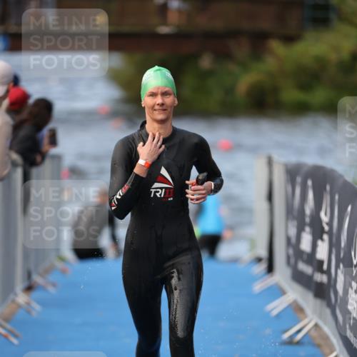 25.08.2024 - Elbe Triathlon Hamburg H.Heesch http://msf.ph/oto/6842563 25.08.2024 08:45:54 Schwimmen 126, 154, 157, 158, 159, 184 meine-sportfotos.de