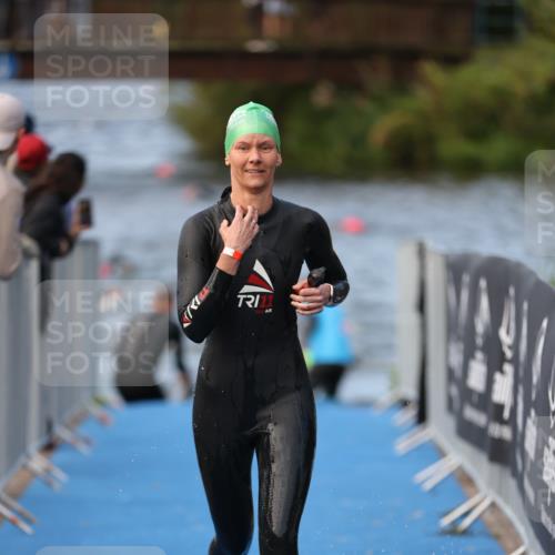 25.08.2024 - Elbe Triathlon Hamburg H.Heesch http://msf.ph/oto/6842569 25.08.2024 08:45:54 Schwimmen 126, 154, 157, 158, 159, 184 meine-sportfotos.de