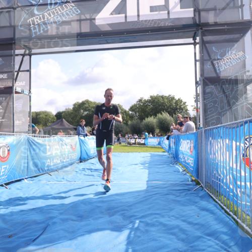 25.08.2024 - Elbe Triathlon Hamburg H.Heesch http://msf.ph/oto/6842573 25.08.2024 10:31:23 Ziel 80, 239 meine-sportfotos.de