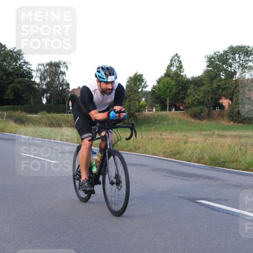 25.08.2024 - Elbe Triathlon Hamburg Fuchs,  Jonas http://msf.ph/oto/6842575 25.08.2024 08:59:29 Radfahren 47, 144, 170 meine-sportfotos.de
