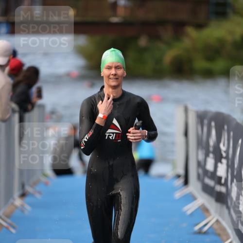 25.08.2024 - Elbe Triathlon Hamburg H.Heesch http://msf.ph/oto/6842576 25.08.2024 08:45:55 Schwimmen 126, 154, 157, 158, 159, 184 meine-sportfotos.de