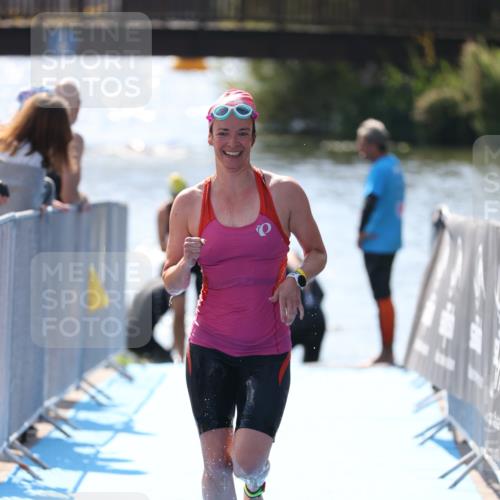 25.08.2024 - Elbe Triathlon Hamburg H.Heesch http://msf.ph/oto/6842578 25.08.2024 14:37:32 Schwimmen  meine-sportfotos.de