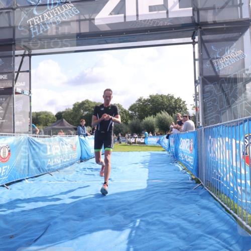 25.08.2024 - Elbe Triathlon Hamburg H.Heesch http://msf.ph/oto/6842579 25.08.2024 10:31:23 Ziel 80, 239 meine-sportfotos.de