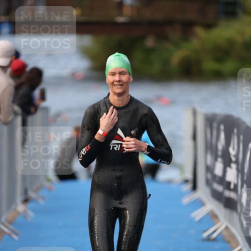 25.08.2024 - Elbe Triathlon Hamburg H.Heesch http://msf.ph/oto/6842588 25.08.2024 08:45:55 Schwimmen 126, 154, 157, 158, 159, 184 meine-sportfotos.de