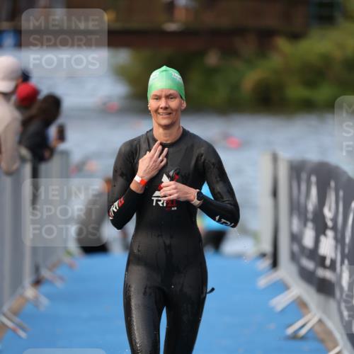 25.08.2024 - Elbe Triathlon Hamburg H.Heesch http://msf.ph/oto/6842594 25.08.2024 08:45:55 Schwimmen 126, 154, 157, 158, 159, 184 meine-sportfotos.de