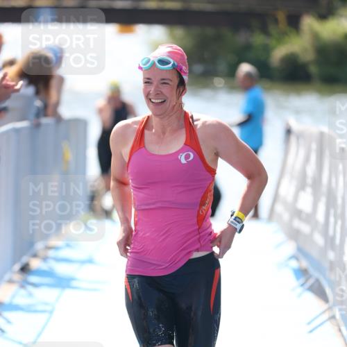 25.08.2024 - Elbe Triathlon Hamburg H.Heesch http://msf.ph/oto/6842596 25.08.2024 14:37:34 Schwimmen  meine-sportfotos.de