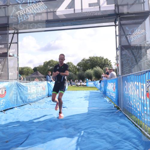 25.08.2024 - Elbe Triathlon Hamburg H.Heesch http://msf.ph/oto/6842599 25.08.2024 10:31:23 Ziel 80, 239 meine-sportfotos.de