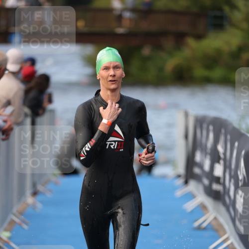 25.08.2024 - Elbe Triathlon Hamburg H.Heesch http://msf.ph/oto/6842609 25.08.2024 08:45:55 Schwimmen 126, 154, 157, 158, 159, 184 meine-sportfotos.de