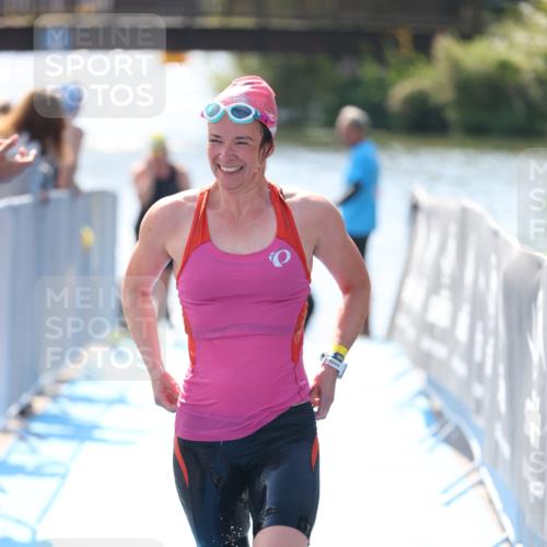 25.08.2024 - Elbe Triathlon Hamburg H.Heesch http://msf.ph/oto/6842610 25.08.2024 14:37:34 Schwimmen  meine-sportfotos.de