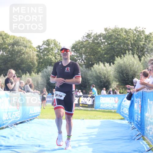 25.08.2024 - Elbe Triathlon Hamburg H.Heesch http://msf.ph/oto/6842611 25.08.2024 10:31:28 Ziel 80, 187, 239 meine-sportfotos.de