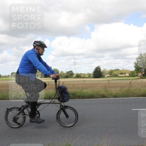 25.08.2024 - Elbe Triathlon Hamburg Fuchs,  Jonas http://msf.ph/oto/6842615 25.08.2024 11:52:47 Radfahren  meine-sportfotos.de