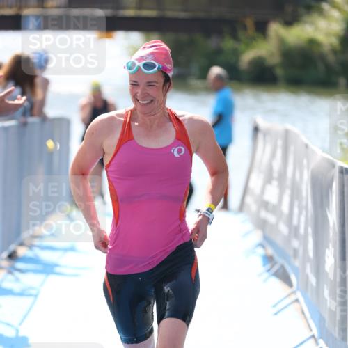 25.08.2024 - Elbe Triathlon Hamburg H.Heesch http://msf.ph/oto/6842616 25.08.2024 14:37:34 Schwimmen  meine-sportfotos.de