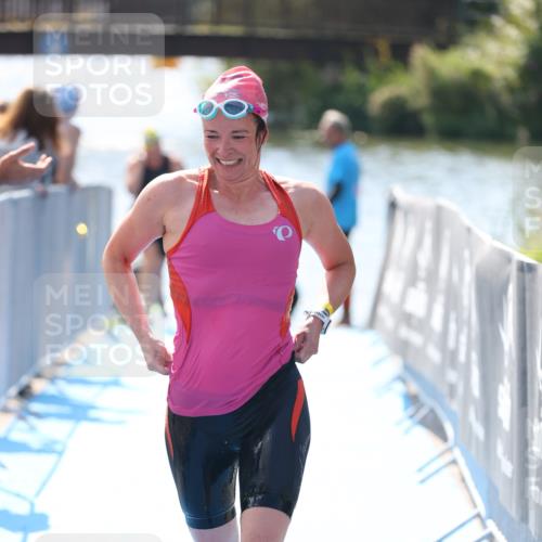 25.08.2024 - Elbe Triathlon Hamburg H.Heesch http://msf.ph/oto/6842622 25.08.2024 14:37:34 Schwimmen  meine-sportfotos.de
