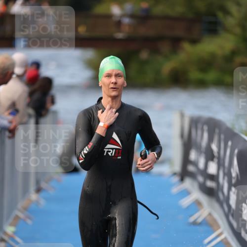 25.08.2024 - Elbe Triathlon Hamburg H.Heesch http://msf.ph/oto/6842628 25.08.2024 08:45:55 Schwimmen 126, 154, 157, 158, 159, 184 meine-sportfotos.de