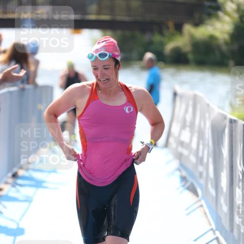 25.08.2024 - Elbe Triathlon Hamburg H.Heesch http://msf.ph/oto/6842629 25.08.2024 14:37:34 Schwimmen  meine-sportfotos.de