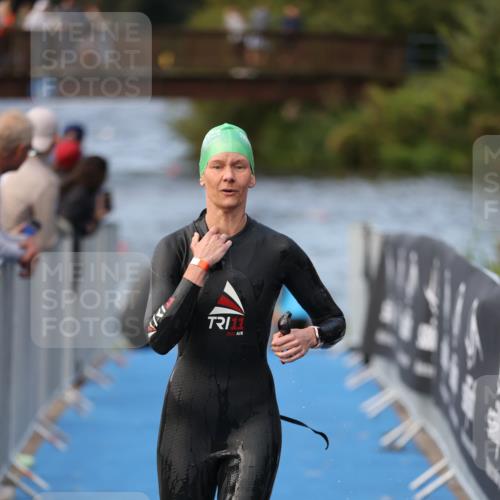 25.08.2024 - Elbe Triathlon Hamburg H.Heesch http://msf.ph/oto/6842632 25.08.2024 08:45:55 Schwimmen 126, 154, 157, 158, 159, 184 meine-sportfotos.de