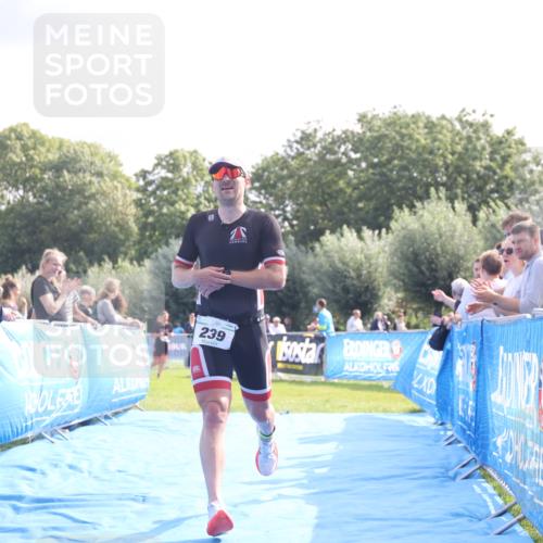 25.08.2024 - Elbe Triathlon Hamburg H.Heesch http://msf.ph/oto/6842635 25.08.2024 10:31:28 Ziel 80, 187, 239 meine-sportfotos.de
