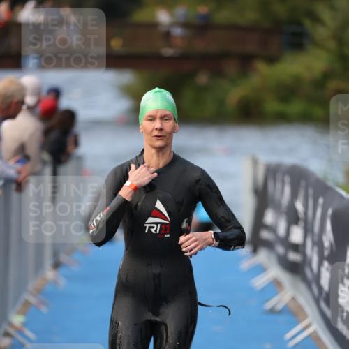 25.08.2024 - Elbe Triathlon Hamburg H.Heesch http://msf.ph/oto/6842639 25.08.2024 08:45:55 Schwimmen 126, 154, 157, 158, 159, 184 meine-sportfotos.de