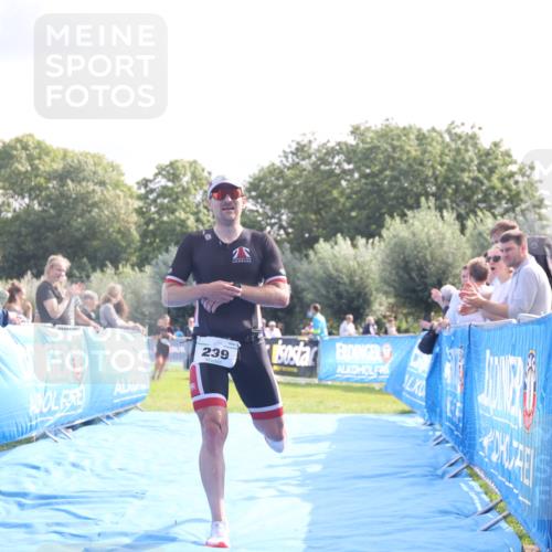 25.08.2024 - Elbe Triathlon Hamburg H.Heesch http://msf.ph/oto/6842644 25.08.2024 10:31:28 Ziel 80, 187, 239 meine-sportfotos.de