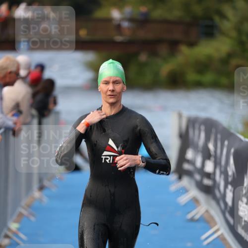 25.08.2024 - Elbe Triathlon Hamburg H.Heesch http://msf.ph/oto/6842647 25.08.2024 08:45:55 Schwimmen 126, 154, 157, 158, 159, 184 meine-sportfotos.de