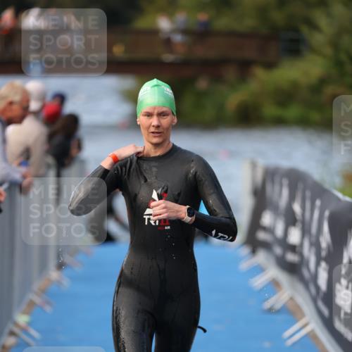 25.08.2024 - Elbe Triathlon Hamburg H.Heesch http://msf.ph/oto/6842650 25.08.2024 08:45:55 Schwimmen 126, 154, 157, 158, 159, 184 meine-sportfotos.de