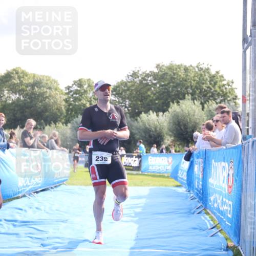 25.08.2024 - Elbe Triathlon Hamburg H.Heesch http://msf.ph/oto/6842659 25.08.2024 10:31:28 Ziel 80, 187, 239 meine-sportfotos.de