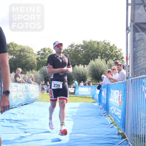 25.08.2024 - Elbe Triathlon Hamburg H.Heesch http://msf.ph/oto/6842681 25.08.2024 10:31:29 Ziel 80, 187, 239 meine-sportfotos.de