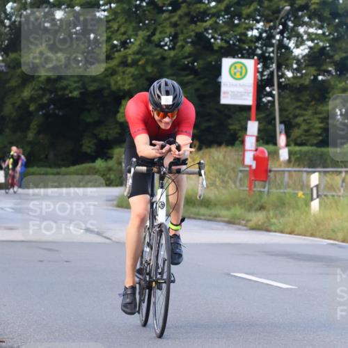 25.08.2024 - Elbe Triathlon Hamburg Fuchs,  Jonas http://msf.ph/oto/6842685 25.08.2024 08:59:55 Radfahren 133, 90 meine-sportfotos.de