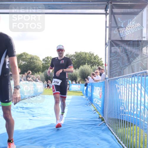 25.08.2024 - Elbe Triathlon Hamburg H.Heesch http://msf.ph/oto/6842726 25.08.2024 10:31:29 Ziel 80, 187, 239 meine-sportfotos.de