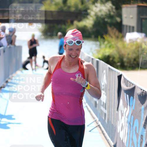 25.08.2024 - Elbe Triathlon Hamburg H.Heesch http://msf.ph/oto/6842727 25.08.2024 14:37:35 Schwimmen  meine-sportfotos.de